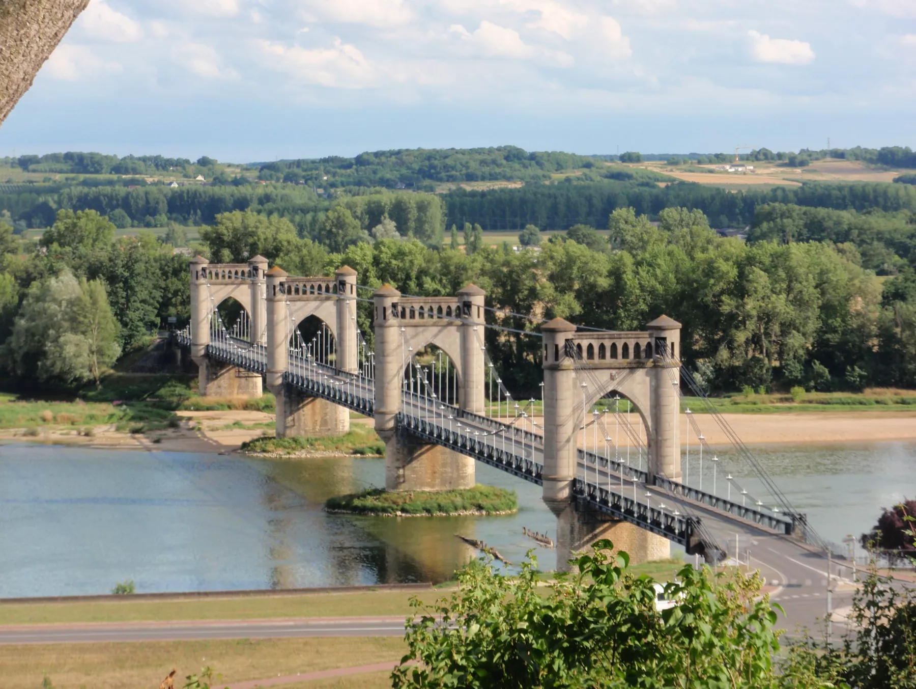 Pont suspendu traversant la Loire